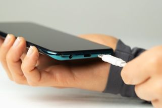 Baterie v mobilech budou vyjímatelné - Novinky